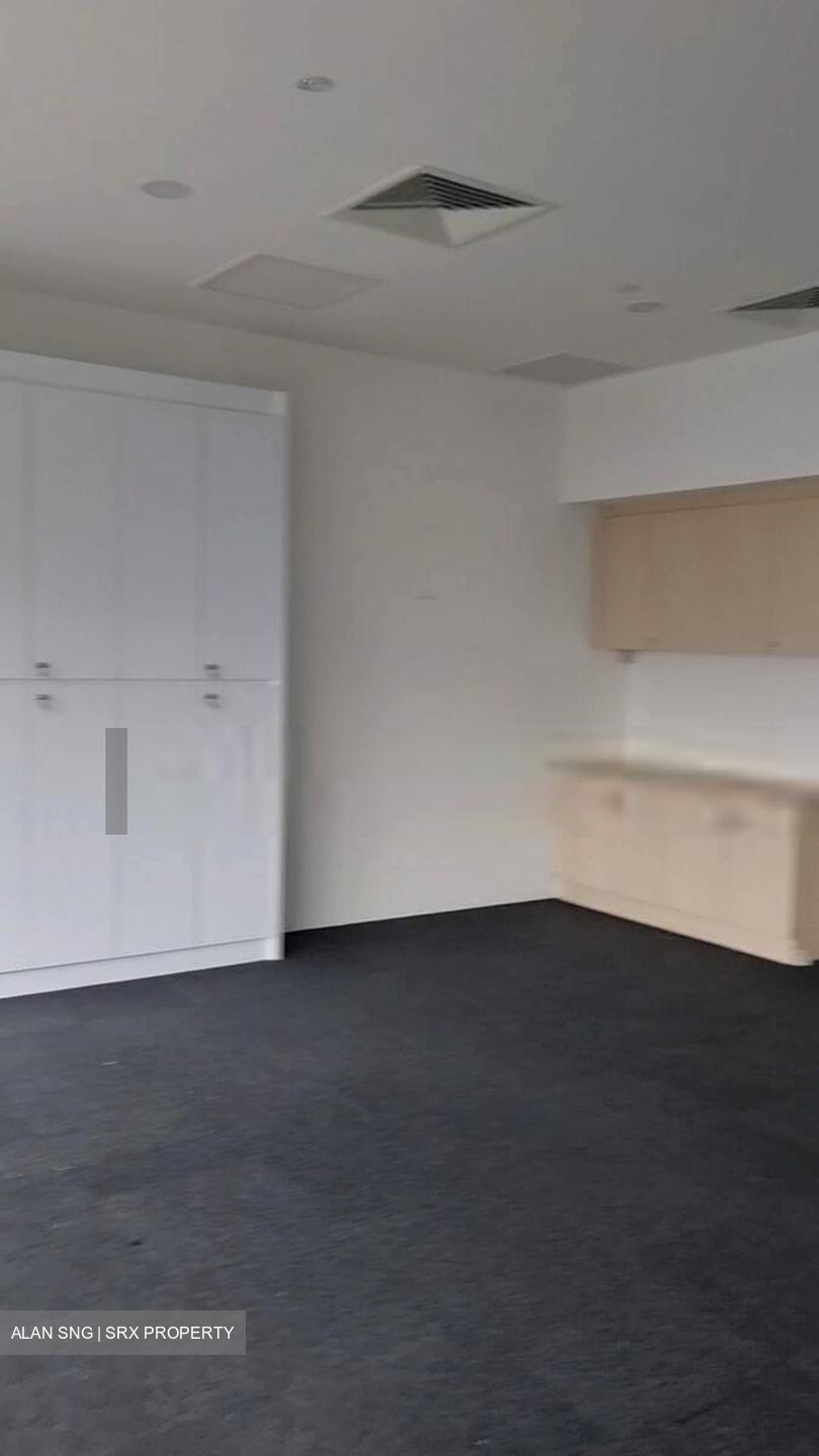 Sbf Center (D1), Office #529183271